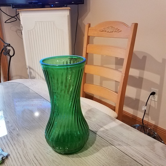Vintage Hoosier green vase - Picture 2 of 4